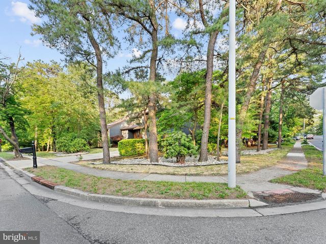 1 BRONWOOD DR, Voorhees, NJ 08043