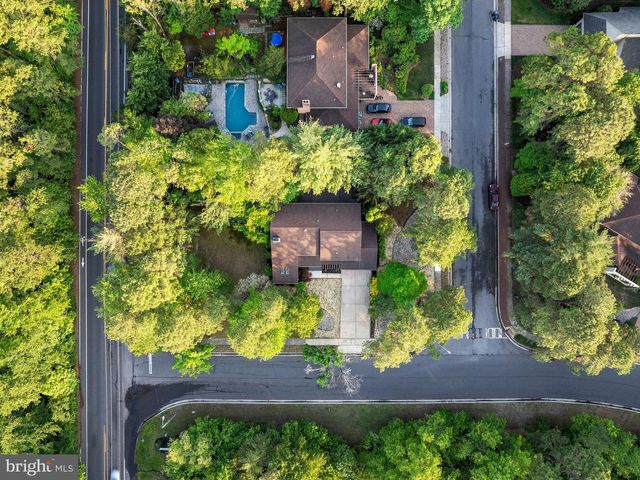 1 BRONWOOD DR, Voorhees, NJ 08043