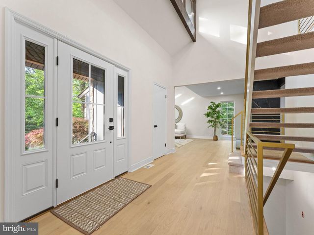 1 BRONWOOD DR, Voorhees, NJ 08043