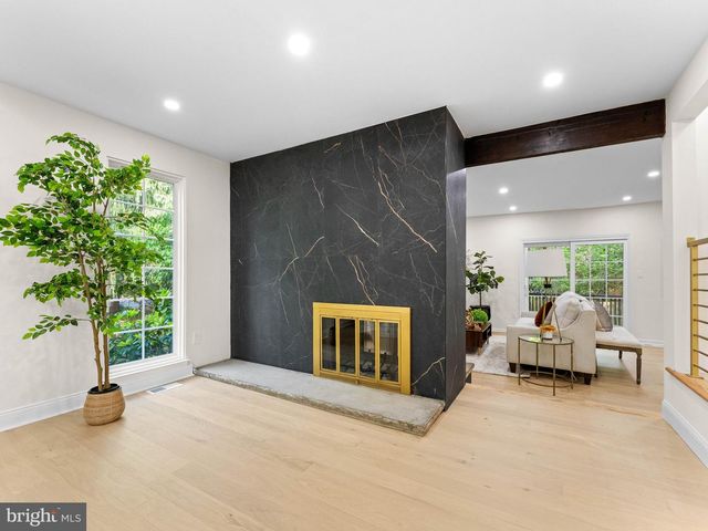 1 BRONWOOD DR, Voorhees, NJ 08043