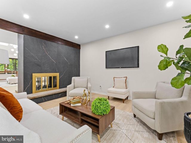 1 BRONWOOD DR, Voorhees, NJ 08043