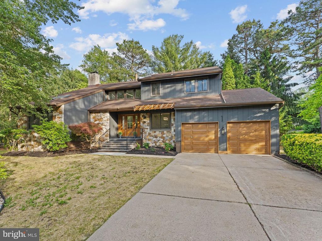 1 BRONWOOD DR, Voorhees, NJ 08043