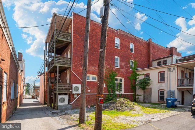 5 N CONOCOCHEAGUE ST, Williamsport, MD 21795