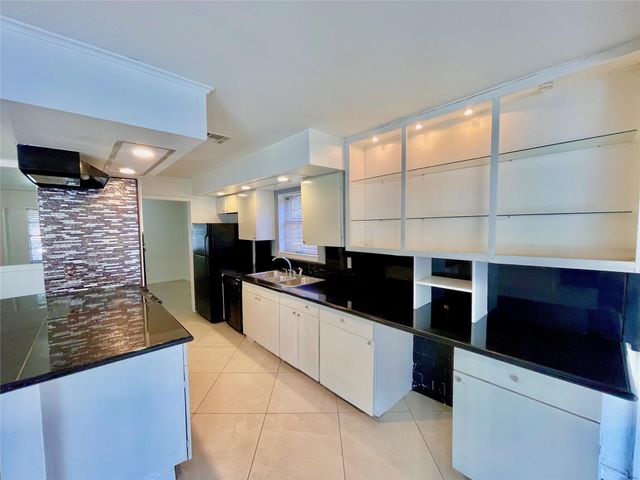 11606 Sagehurst Lane, Houston, TX 77089