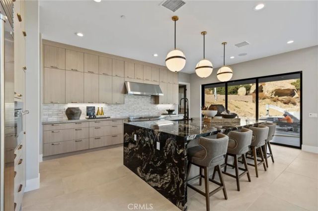 9522 N Andora Avenue, Chatsworth, CA 91311