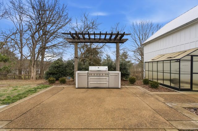 1747 Old Natchez Trce, Franklin, TN 37069