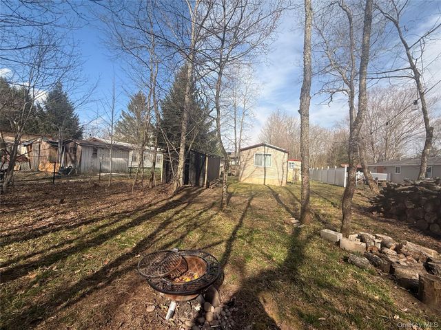 8 Essex Lane, Fallsburg, NY 12759