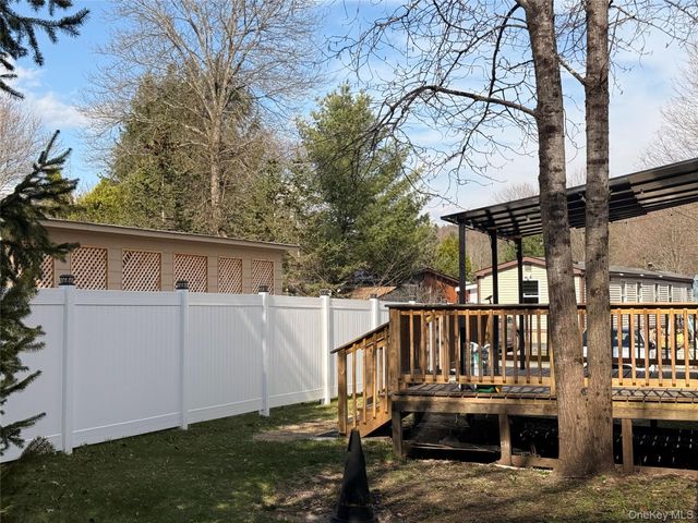 8 Essex Lane, Fallsburg, NY 12759