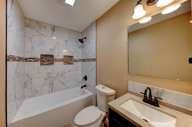 100 18th Avenue N, Texas City, TX 77590