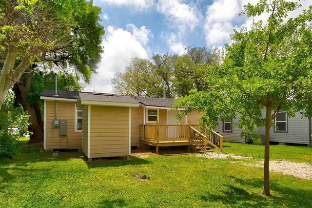 100 18th Avenue N, Texas City, TX 77590