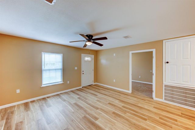 100 18th Avenue N, Texas City, TX 77590