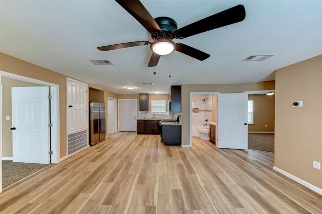 100 18th Avenue N, Texas City, TX 77590