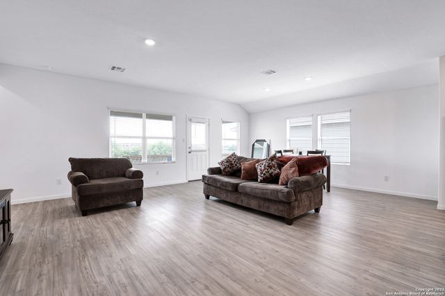 6824 Pail Pl, San Antonio, TX 78252
