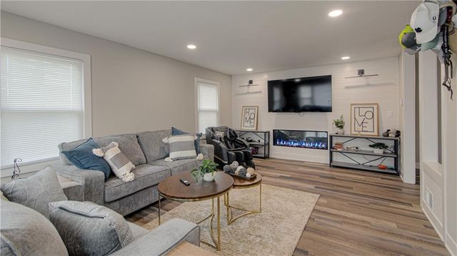 19807 NE 192ND Street, Holt, MO 64048