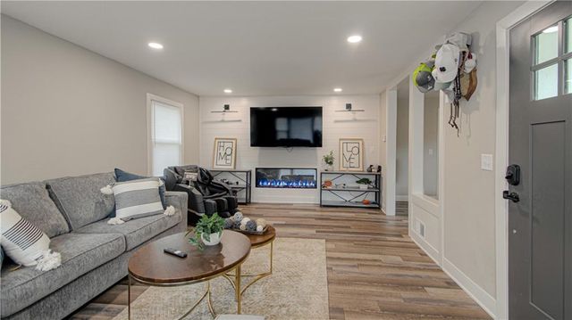 19807 NE 192ND Street, Holt, MO 64048