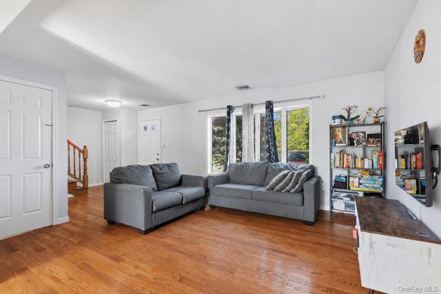 61 Zugibe Court, West Haverstraw, NY 10993
