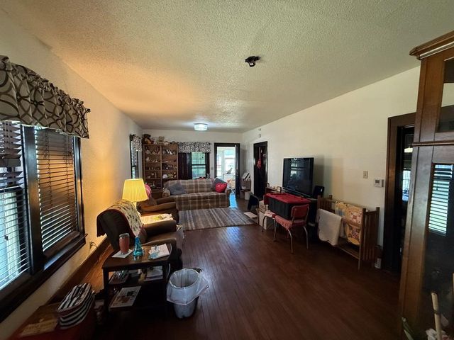 1002 8th Avenue E, Oskaloosa, IA 52577