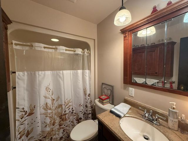 1002 8th Avenue E, Oskaloosa, IA 52577