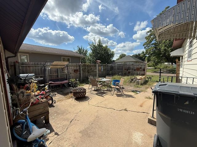 1002 8th Avenue E, Oskaloosa, IA 52577