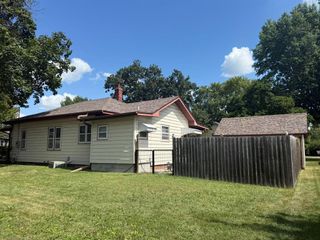 1002 8th Avenue E, Oskaloosa, IA 52577