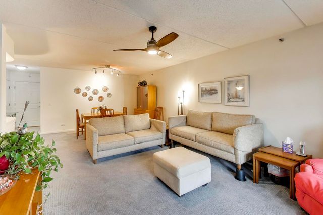 710 Creekside Drive 104A, Mount Prospect, IL 60056