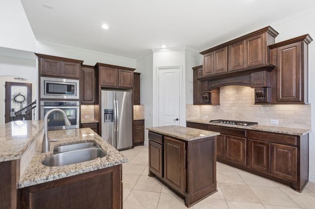 32 Waterford Way, Montgomery, TX 77356