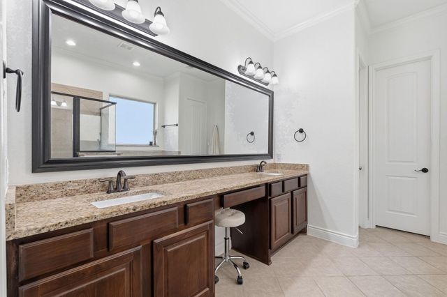 32 Waterford Way, Montgomery, TX 77356