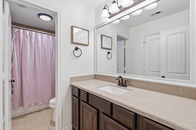 32 Waterford Way, Montgomery, TX 77356