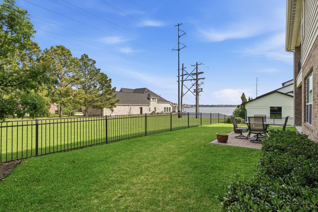 32 Waterford Way, Montgomery, TX 77356