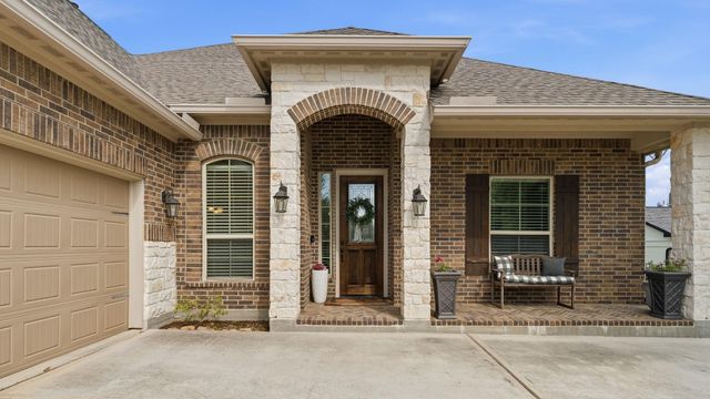 32 Waterford Way, Montgomery, TX 77356