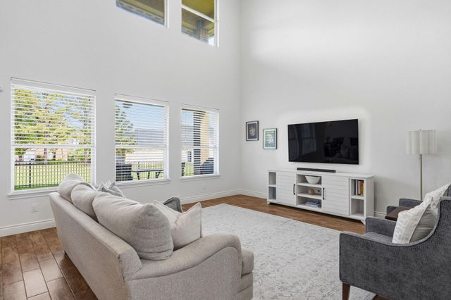 32 Waterford Way, Montgomery, TX 77356