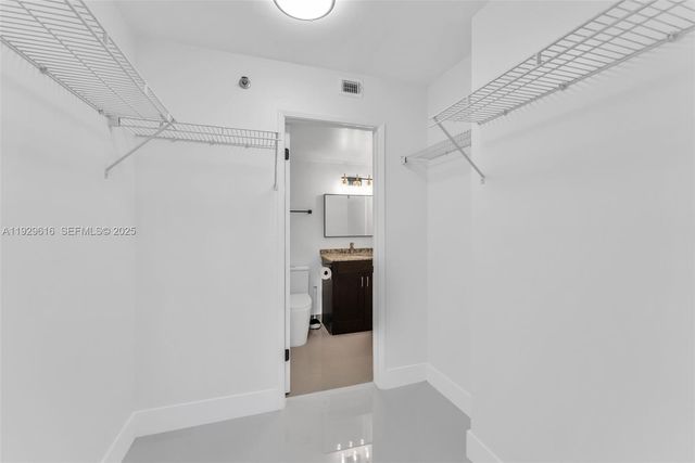 770 Claughton Island Dr 1401, Miami, FL 33131