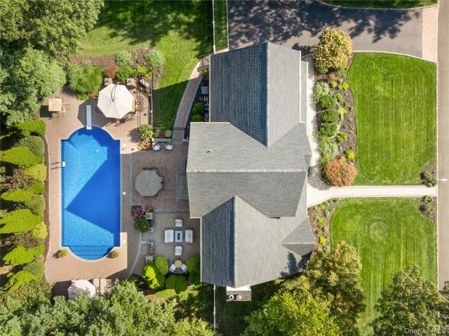 3 Mirabelle Court, Mount Sinai, NY 11766