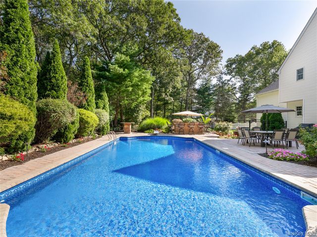 3 Mirabelle Court, Mount Sinai, NY 11766