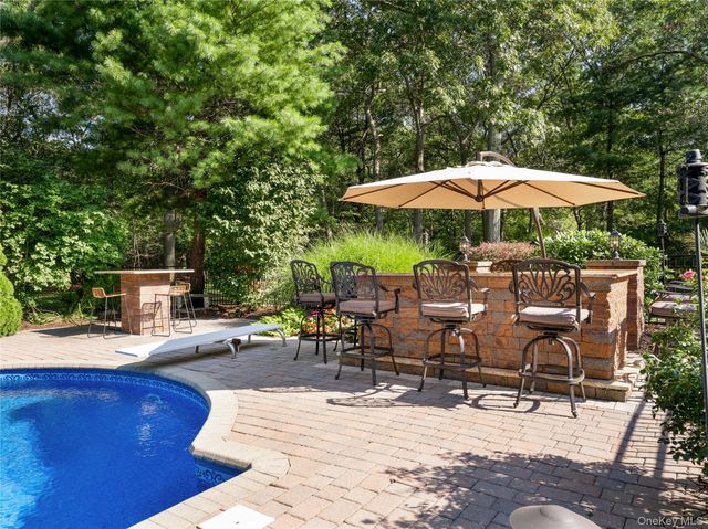 3 Mirabelle Court, Mount Sinai, NY 11766
