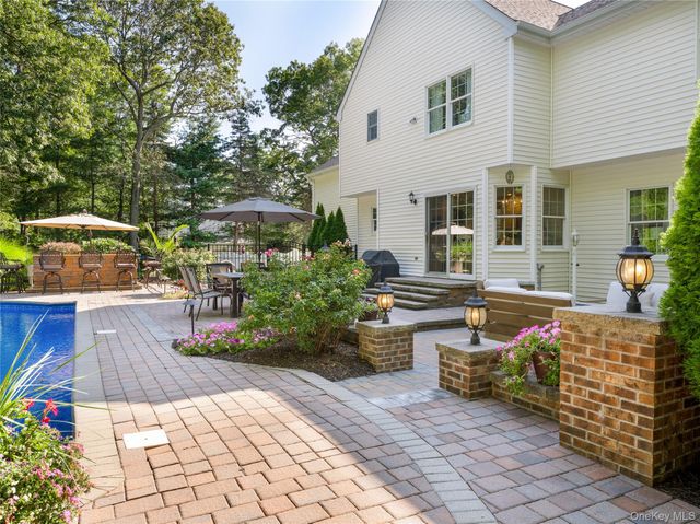 3 Mirabelle Court, Mount Sinai, NY 11766