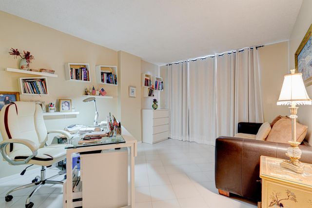 4350 Hillcrest Drive 214, Hollywood, FL 33021