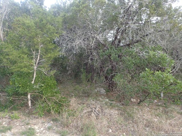 1-2 Circle, Lakehills, TX 78063