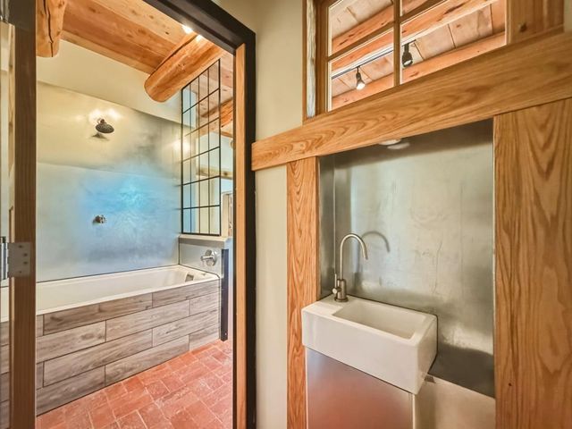 1692 Upper Canyon, Santa Fe, NM 87501