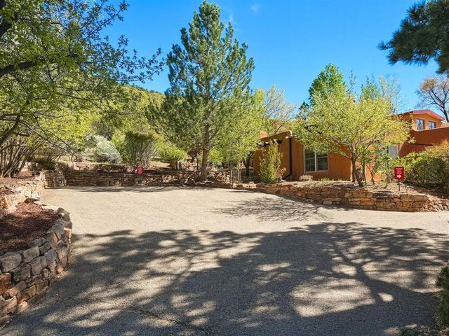 1692 Upper Canyon, Santa Fe, NM 87501