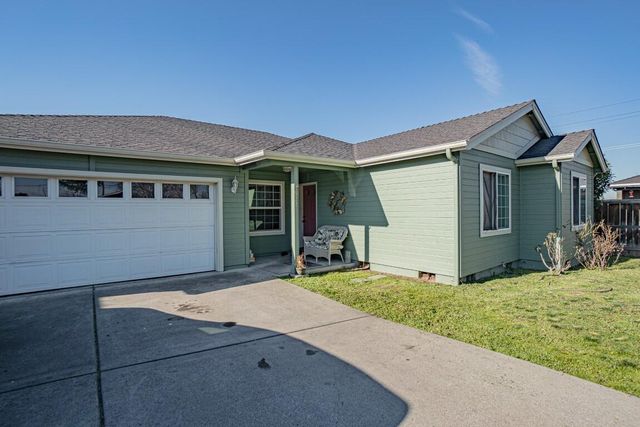 977 Garden Springs Circle, Medford, OR 97504
