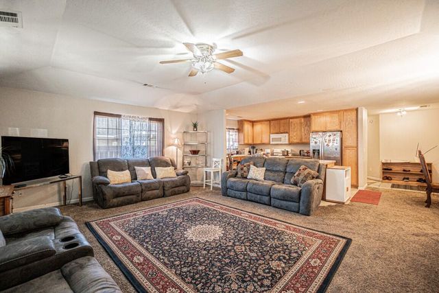 977 Garden Springs Circle, Medford, OR 97504