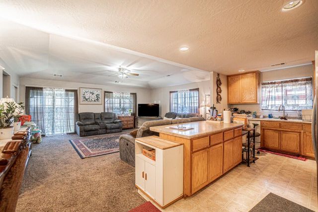 977 Garden Springs Circle, Medford, OR 97504