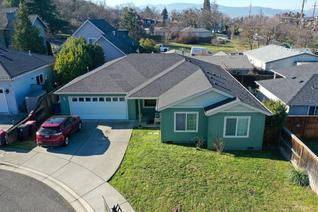 977 Garden Springs Circle, Medford, OR 97504