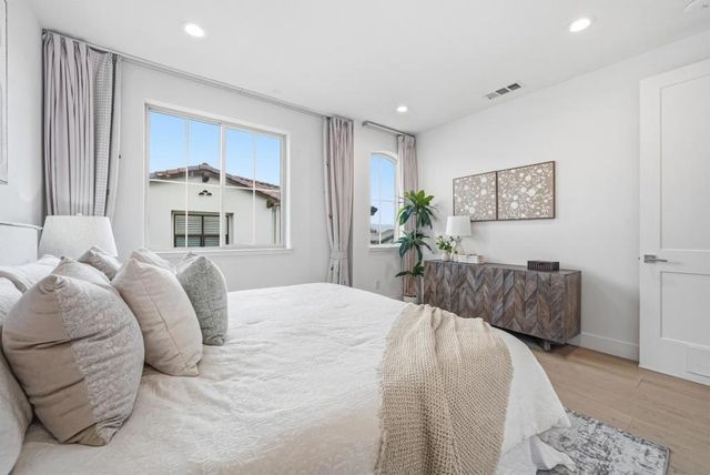 323 Harcot Terrace, Sunnyvale, CA 94085