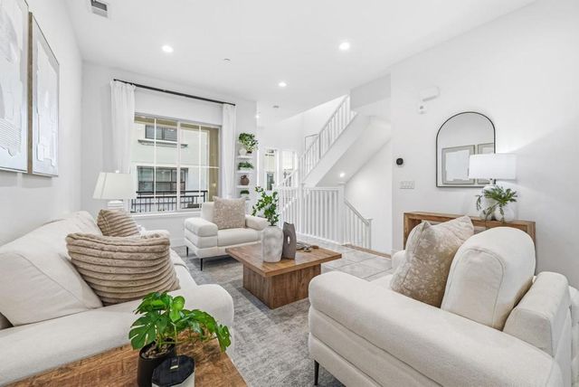 323 Harcot Terrace, Sunnyvale, CA 94085