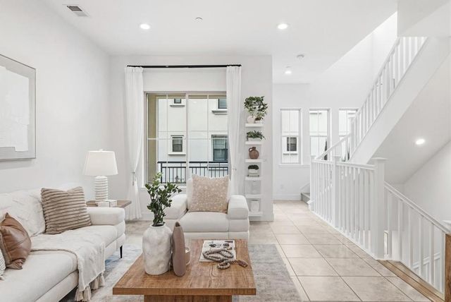 323 Harcot Terrace, Sunnyvale, CA 94085