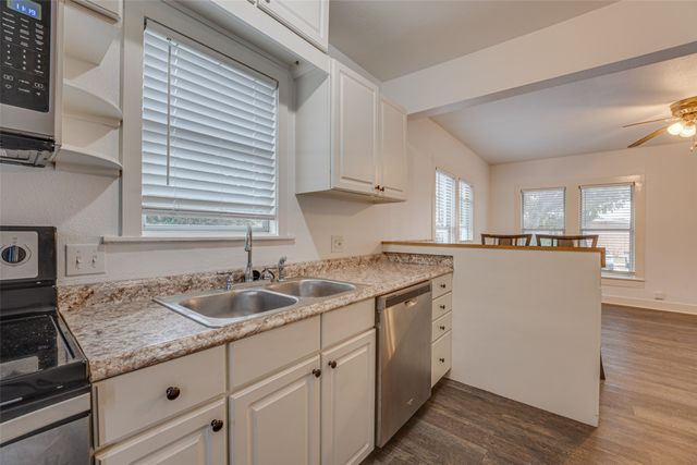 107 N Shawnee Street, Ennis, TX 75119