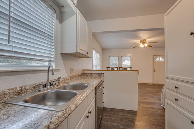 107 N Shawnee Street, Ennis, TX 75119