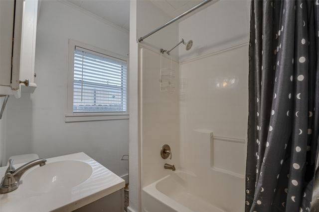 107 N Shawnee Street, Ennis, TX 75119